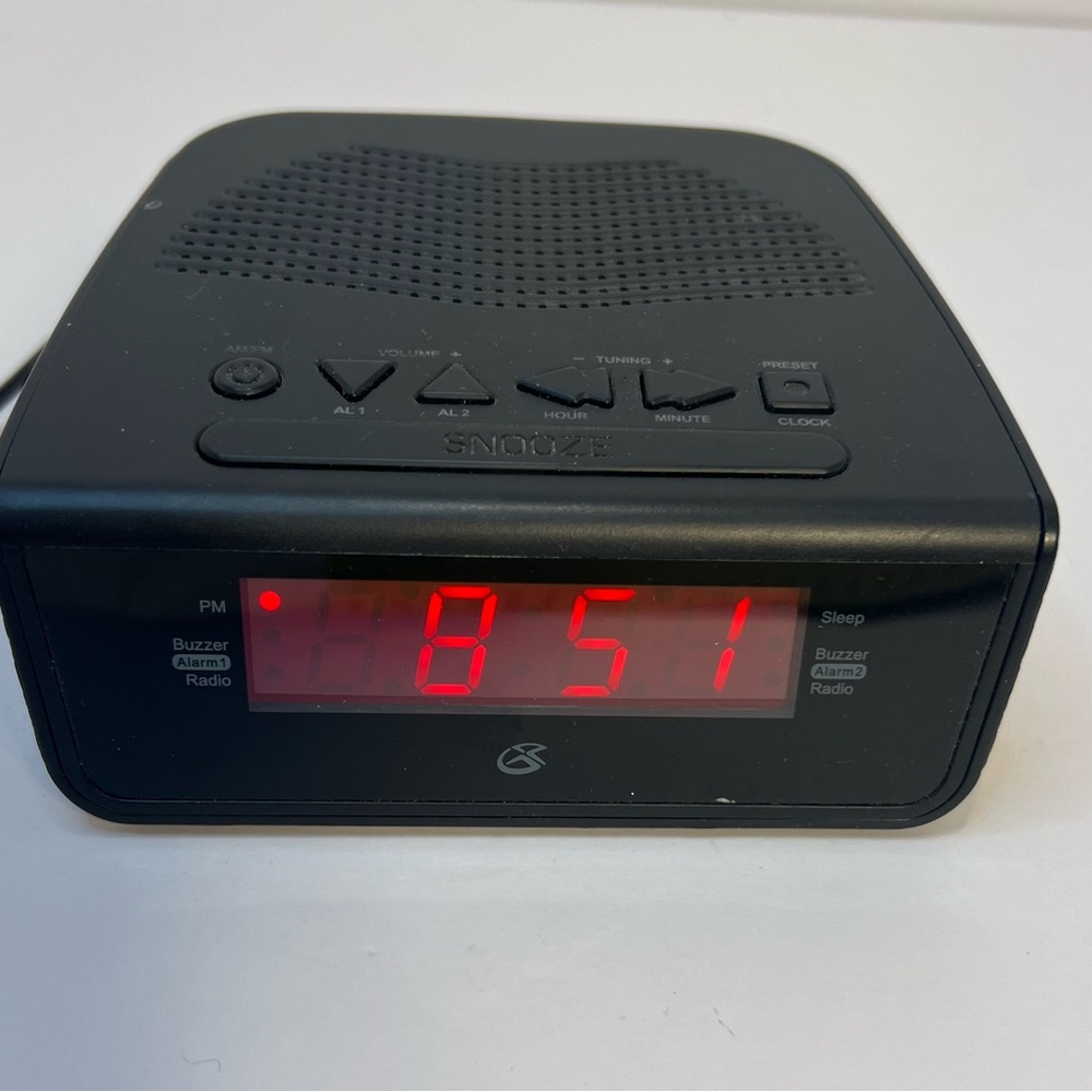 GPX C224B Clock Radio AM/FM Dual Alarm with .6" Red LED Display AC/DC